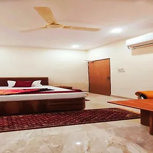 hotel-rudra-paradise.hotels-varanasi.com/