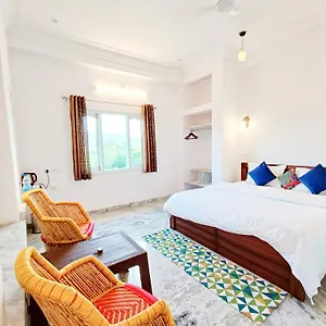 Prakash Ji's Haveli -luxurious Lakeside Retreat- Hotel